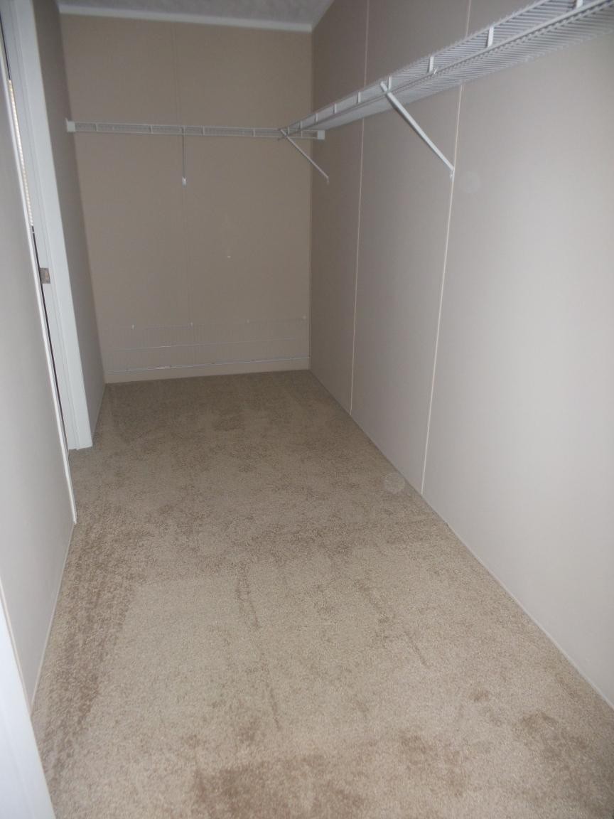 135 King Street Clinton, TN 37716 - Photo 13 of 29 a view of an empty room