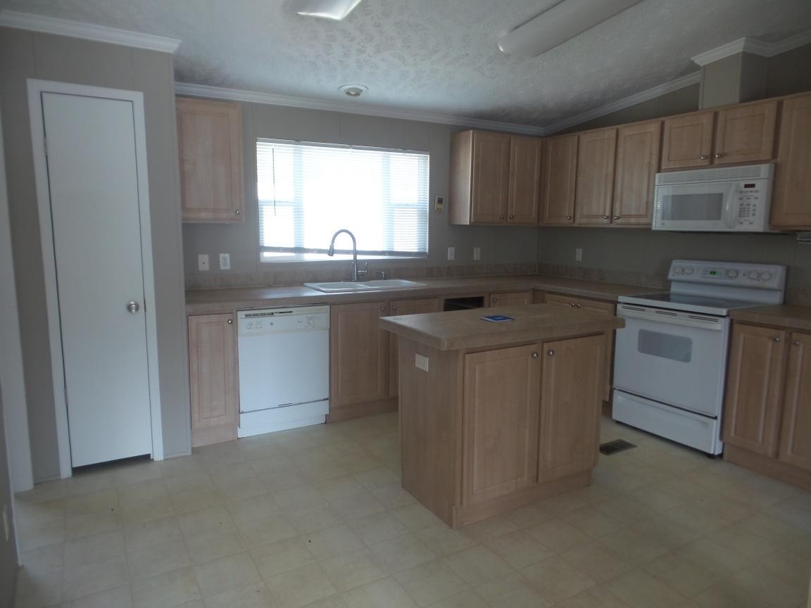 135 King Street Clinton, TN 37716 - Photo 3 of 29 a kitchen with a sink stove and cabinets