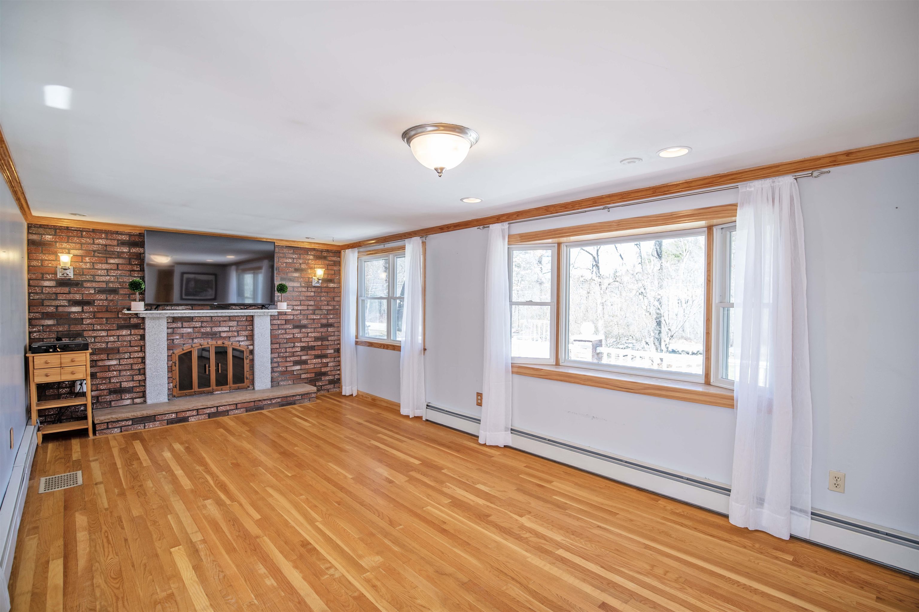 141 Bluff Street Salem, NH 03079 - Photo 9 of 40 Gallery Image 9