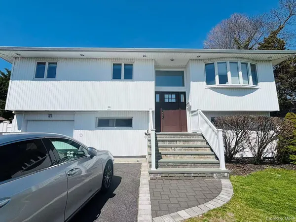 $2,800 | 21 Keats Court, Bethpage, NY 11714