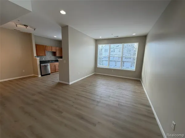 $1,699 | 575 Summerfield Drive, Westland, MI 48185