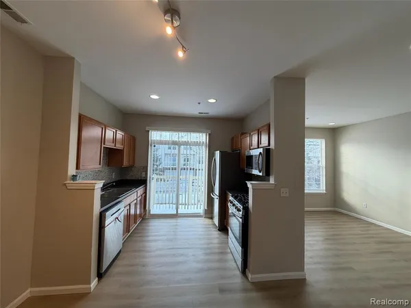 $1,699 | 575 Summerfield Drive, Westland, MI 48185