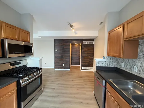 $1,699 | 575 Summerfield Drive, Westland, MI 48185