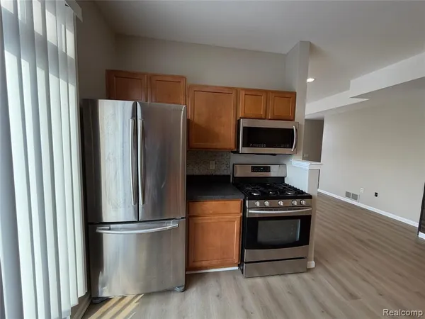 $1,699 | 575 Summerfield Drive, Westland, MI 48185