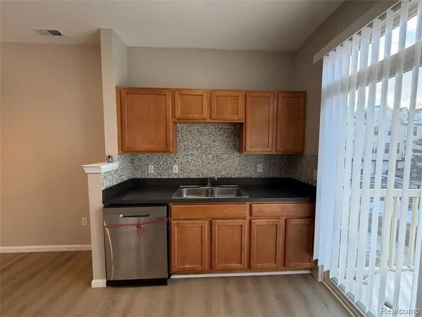 $1,699 | 575 Summerfield Drive, Westland, MI 48185