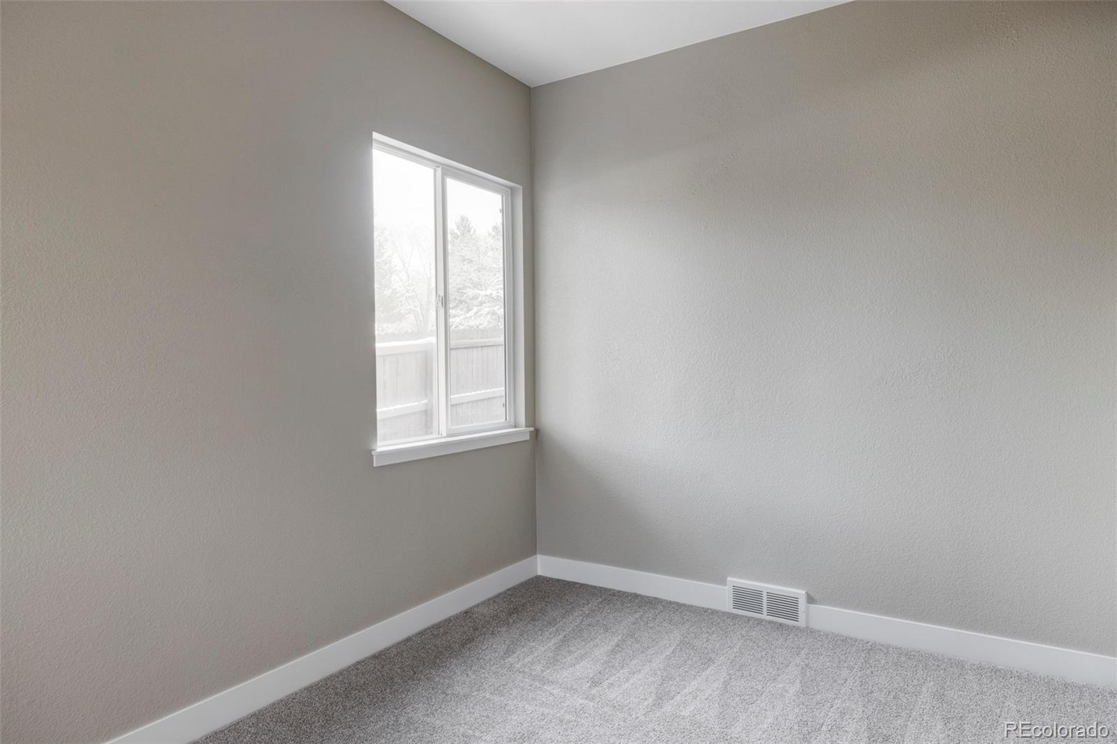 597 Rider Ridge Drive Longmont, CO 80504 - Photo 22 of 31 an empty room with a window