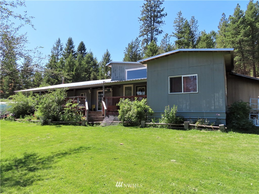 a view of a house with backyard and sitting area