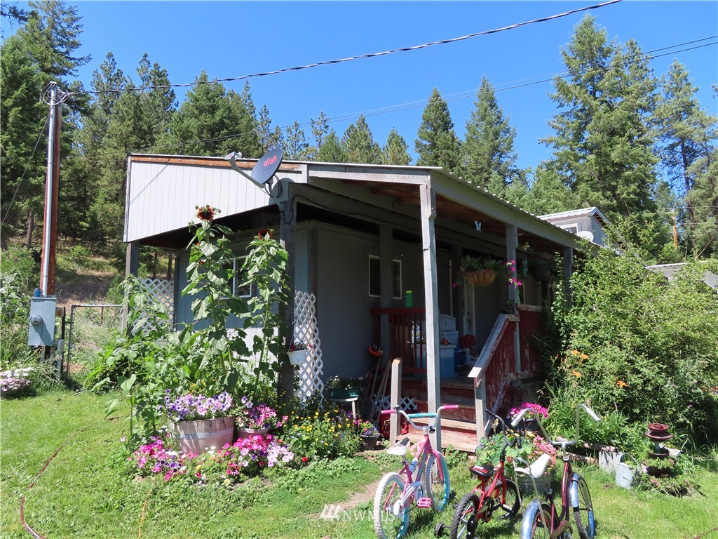 347 West Curlew Lake Road Republic, WA 99166 - Photo 24 of 26 front view of a house