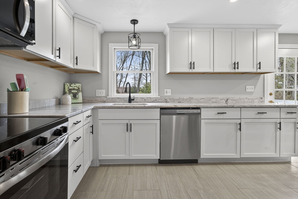 296 Chace Street Clinton, MA 01510 - Photo 11 of 35