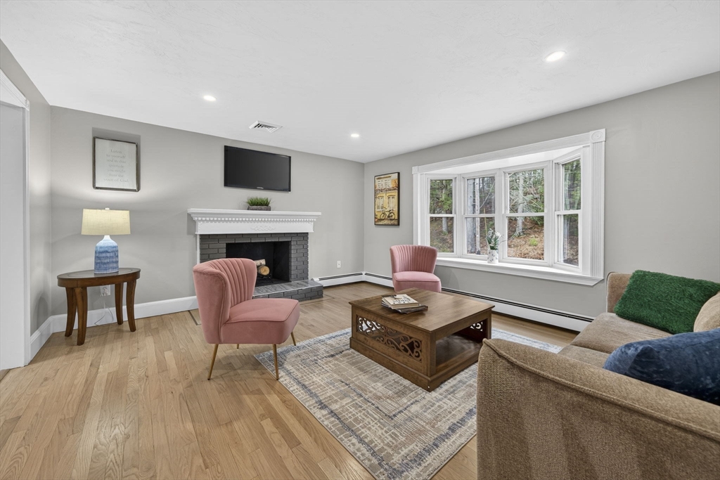 296 Chace Street Clinton, MA 01510 - Photo 4 of 35