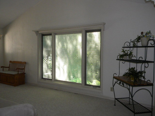 14049 South Bluff Road Rockton, IL 61072 - Photo 12 of 25 a livingroom with workspace and a window