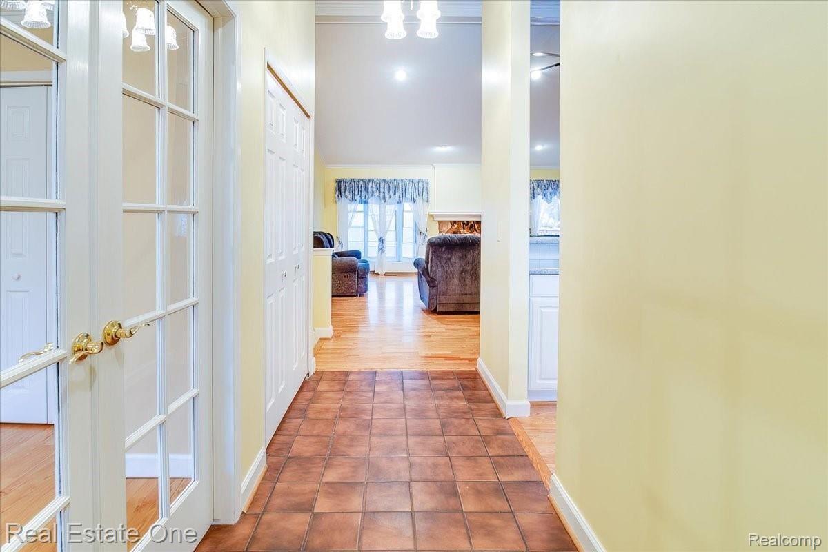 2051 Warrington Road Rochester, MI 48307 - Photo 5 of 64 05-05.jpg