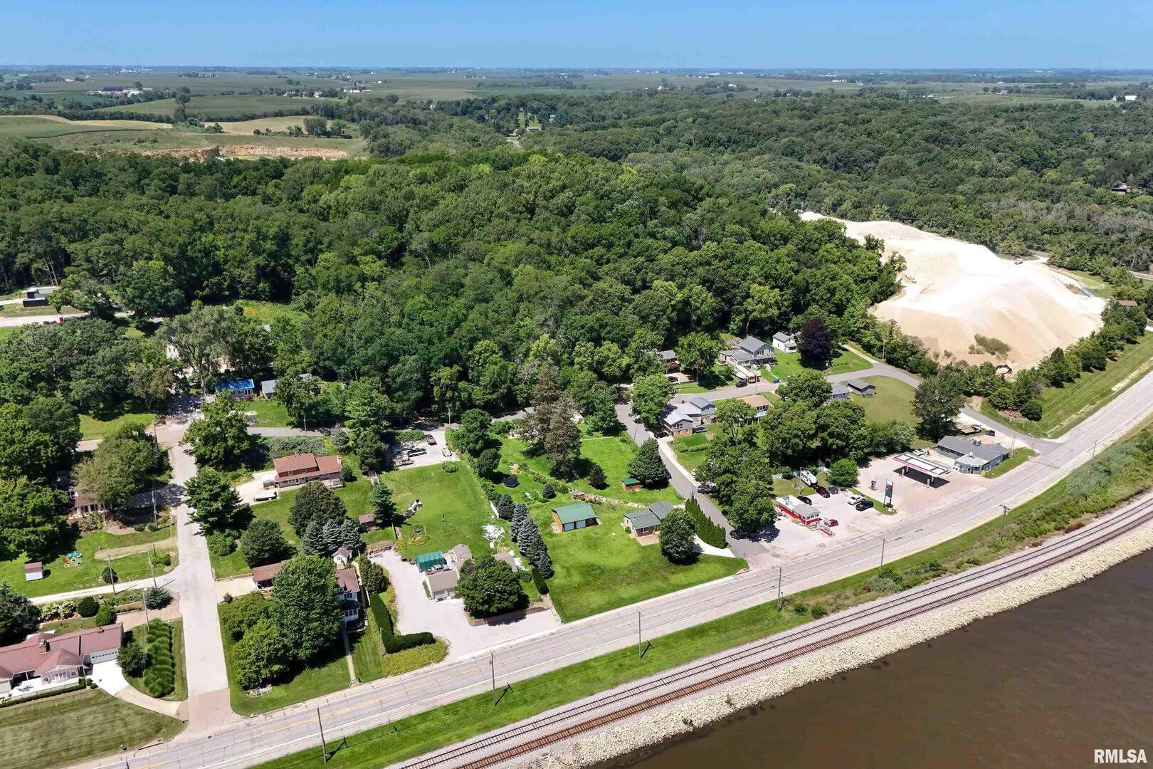 1128 North Cody Road Le Claire, IA 52753 - Photo 35 of 45