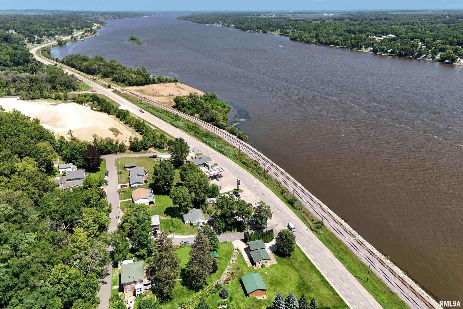 1128 North Cody Road Le Claire, IA 52753 - Photo 36 of 45