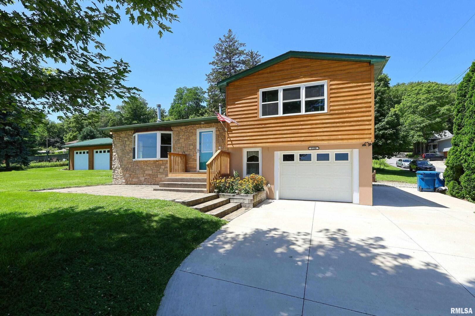 1128 North Cody Road Le Claire, IA 52753 - Photo 4 of 45