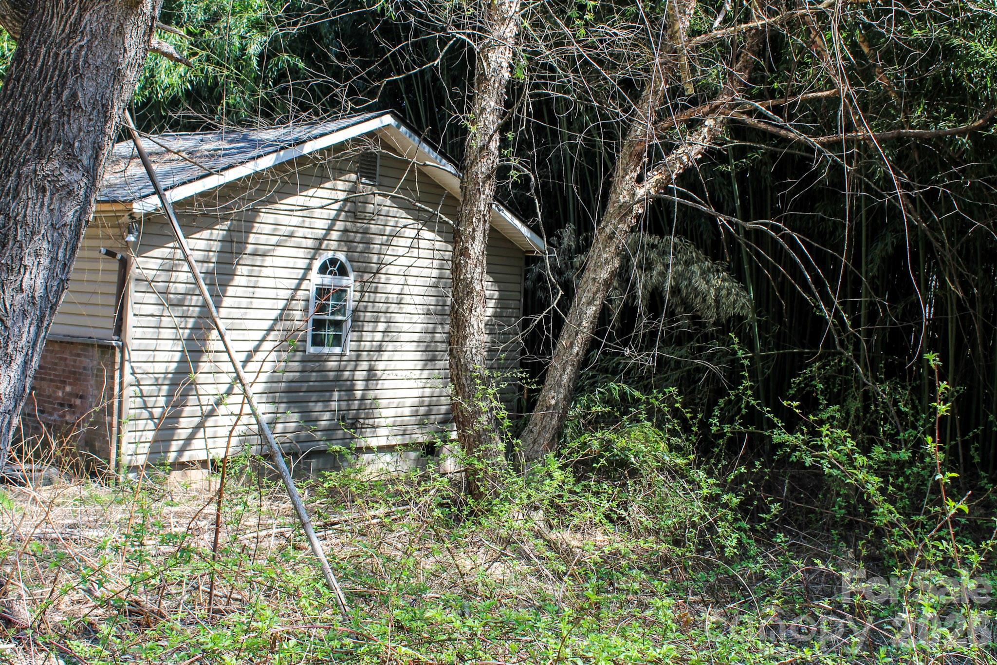 1293 Lake Logan Road Canton, NC 28716 - Photo 11 of 48 a front view of a house