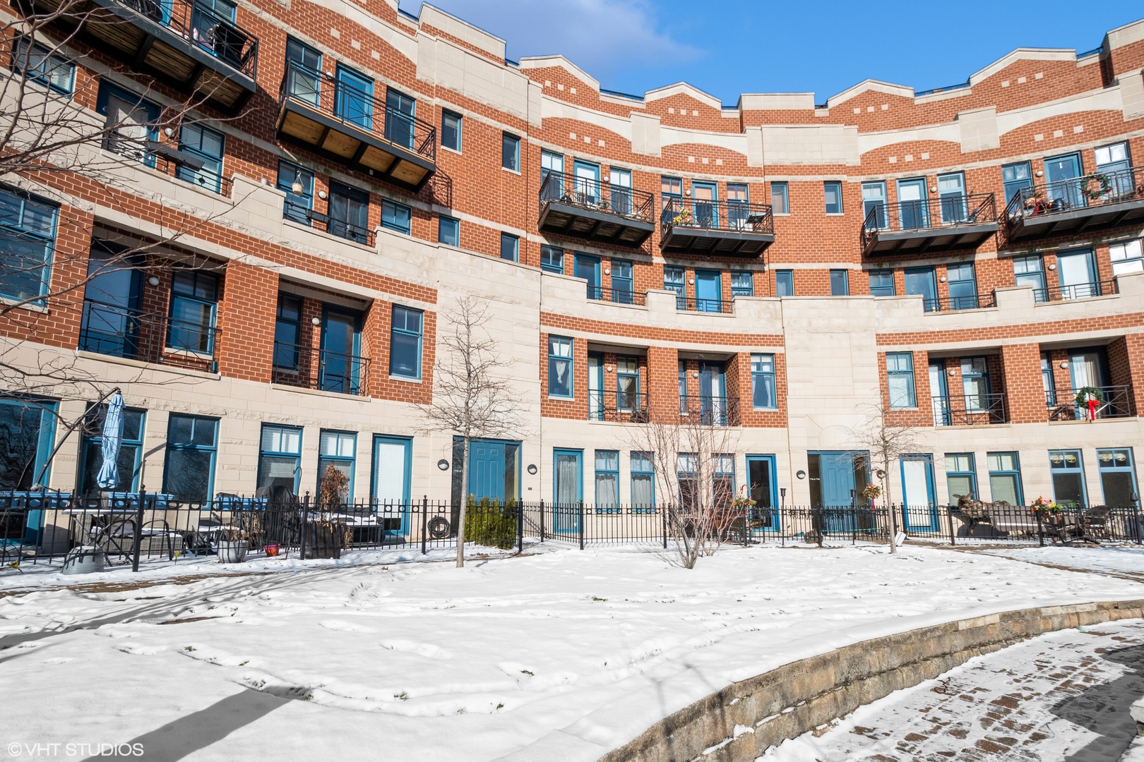 7742 North Sheridan Road, Unit 4R Chicago, IL 60626 - Photo 1 of 19 Gallery Image 1
