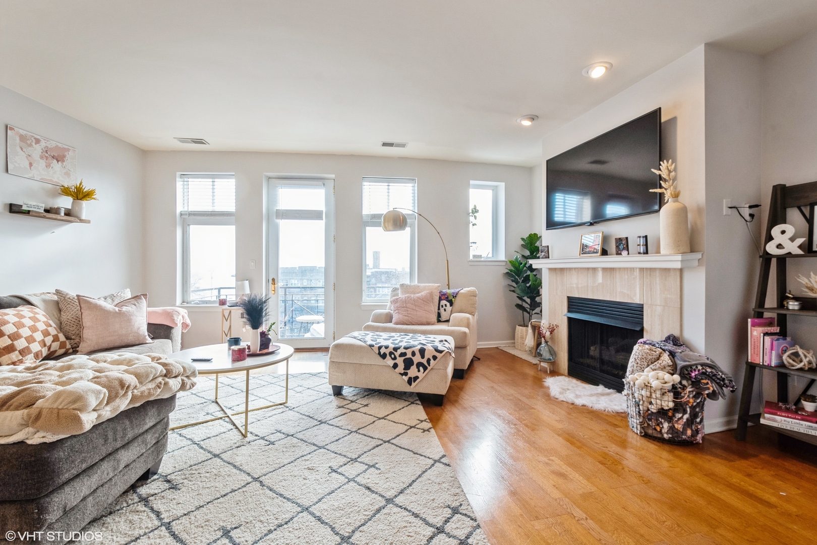 7742 North Sheridan Road, Unit 4R Chicago, IL 60626 - Photo 2 of 19 Gallery Image 2