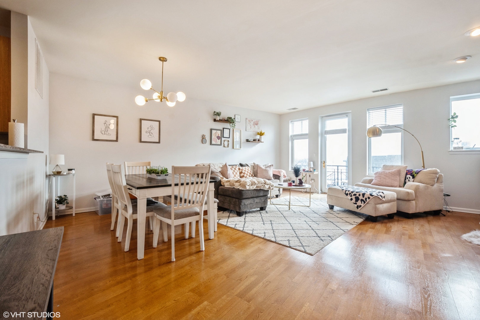 7742 North Sheridan Road, Unit 4R Chicago, IL 60626 - Photo 3 of 19 Gallery Image 3
