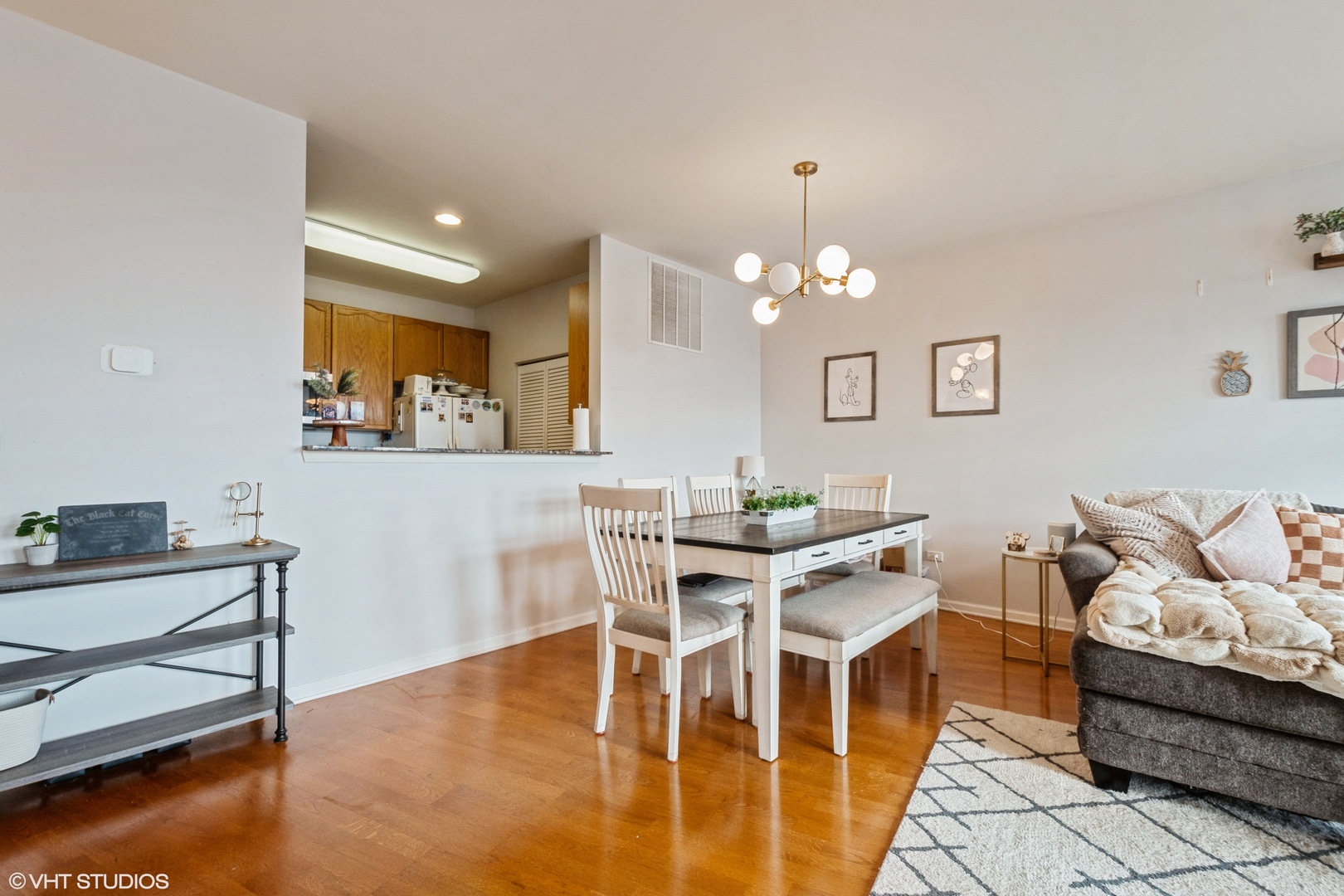 7742 North Sheridan Road, Unit 4R Chicago, IL 60626 - Photo 4 of 19 Gallery Image 4