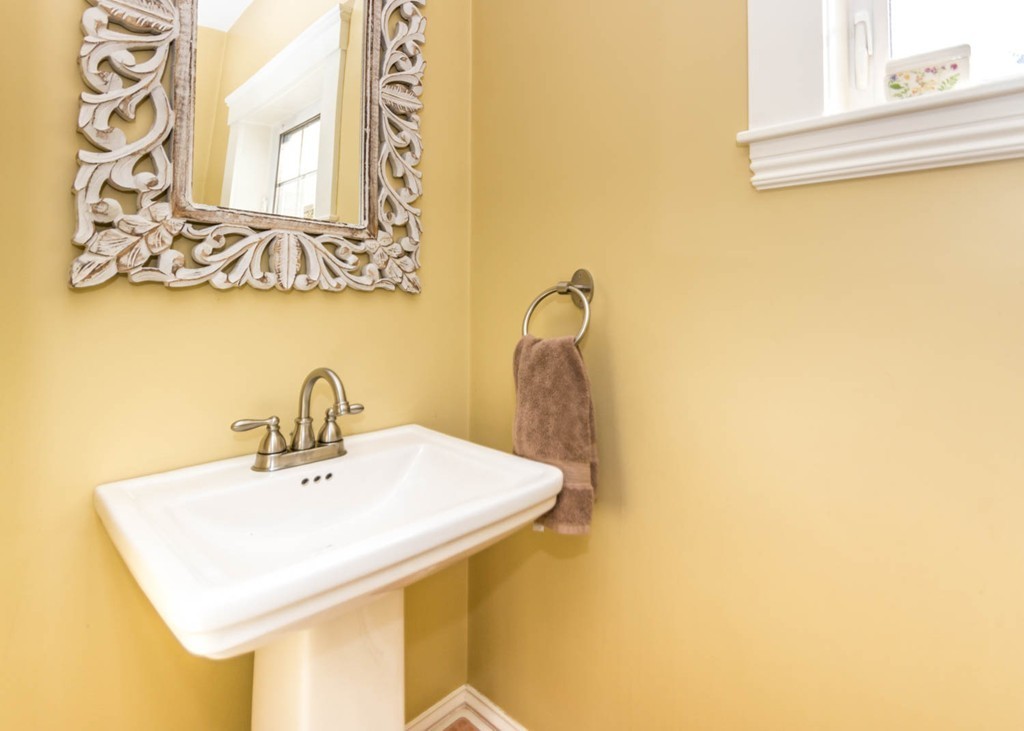 109 Thornton Road Waltham, MA 02453 - Photo 17 of 30