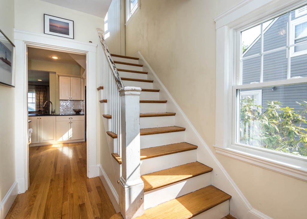 109 Thornton Road Waltham, MA 02453 - Photo 4 of 30