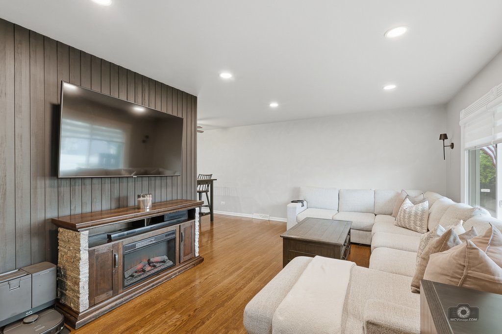26W350 Jewell Road Winfield, IL 60190 - Photo 5 of 27