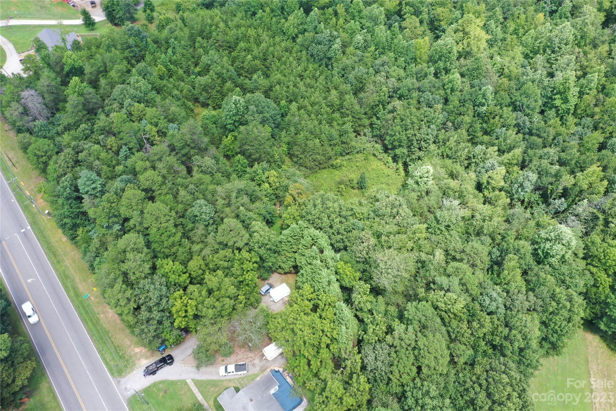 4020 Highway 127 Hickory, NC 28602 - Photo 7 of 14 a view of a garden