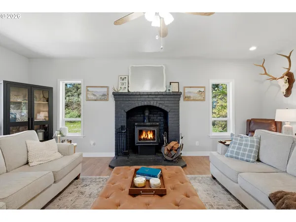 $1,299,900 | 23032 Northeast Hagey Road, Dundee, OR 97115