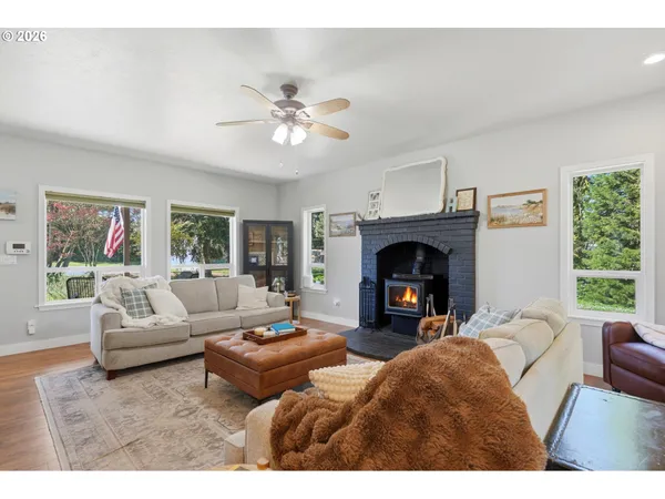 $1,299,900 | 23032 Northeast Hagey Road, Dundee, OR 97115