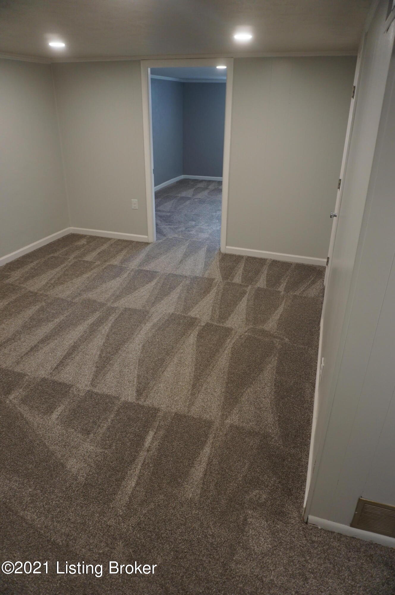 6300 Doe Run Road Louisville, KY 40216 - Photo 14 of 20 DSC01927