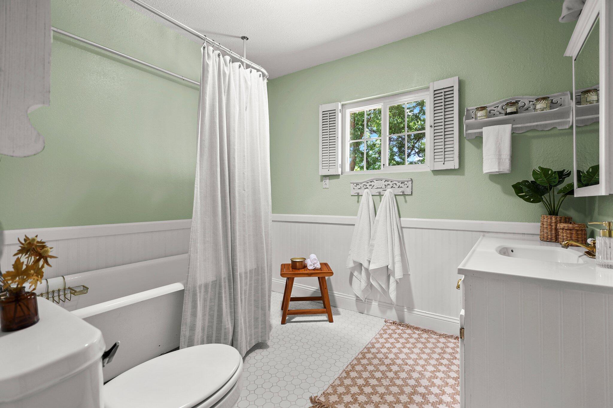 19186 Knighton Road Redding, CA 96002 - Photo 12 of 50 Bathroom 1