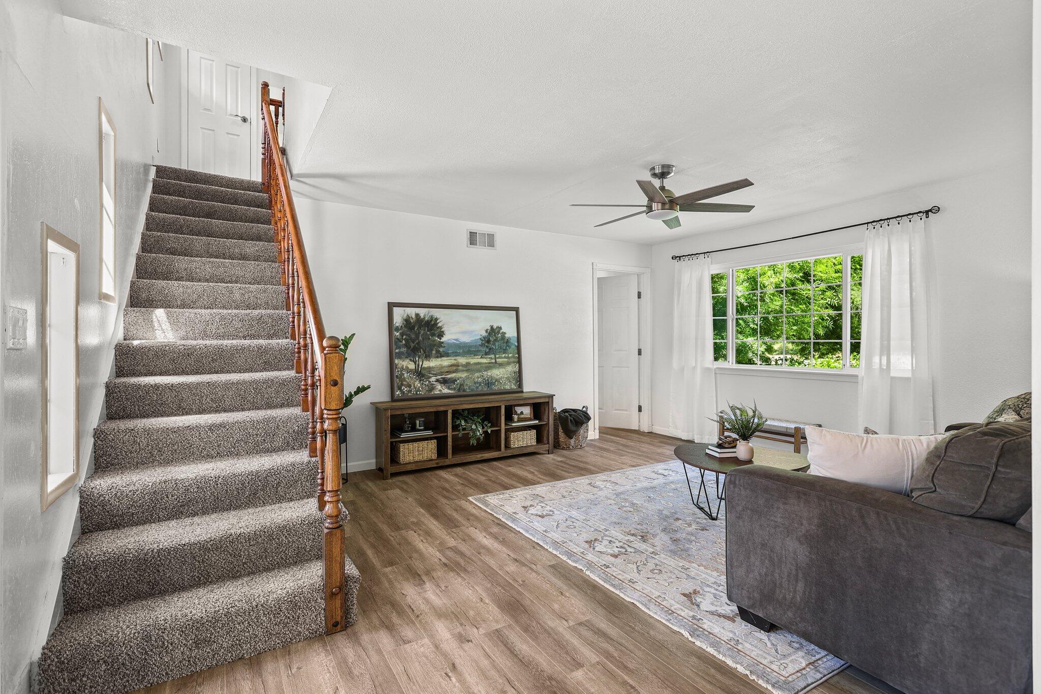 19186 Knighton Road Redding, CA 96002 - Photo 21 of 50 Private family room