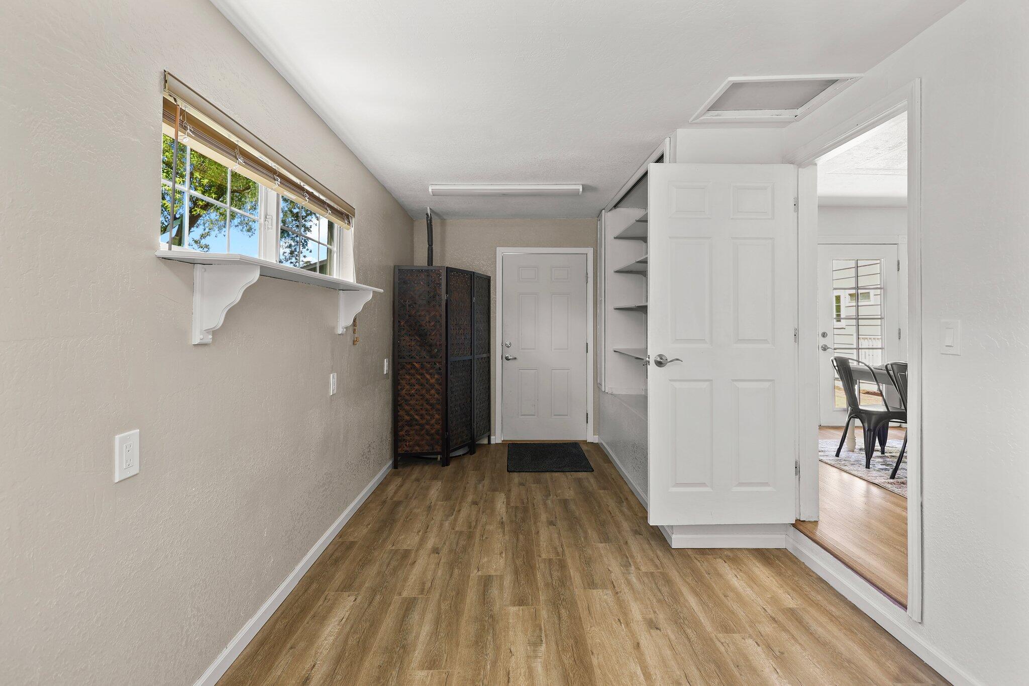 19186 Knighton Road Redding, CA 96002 - Photo 28 of 50 Mud room