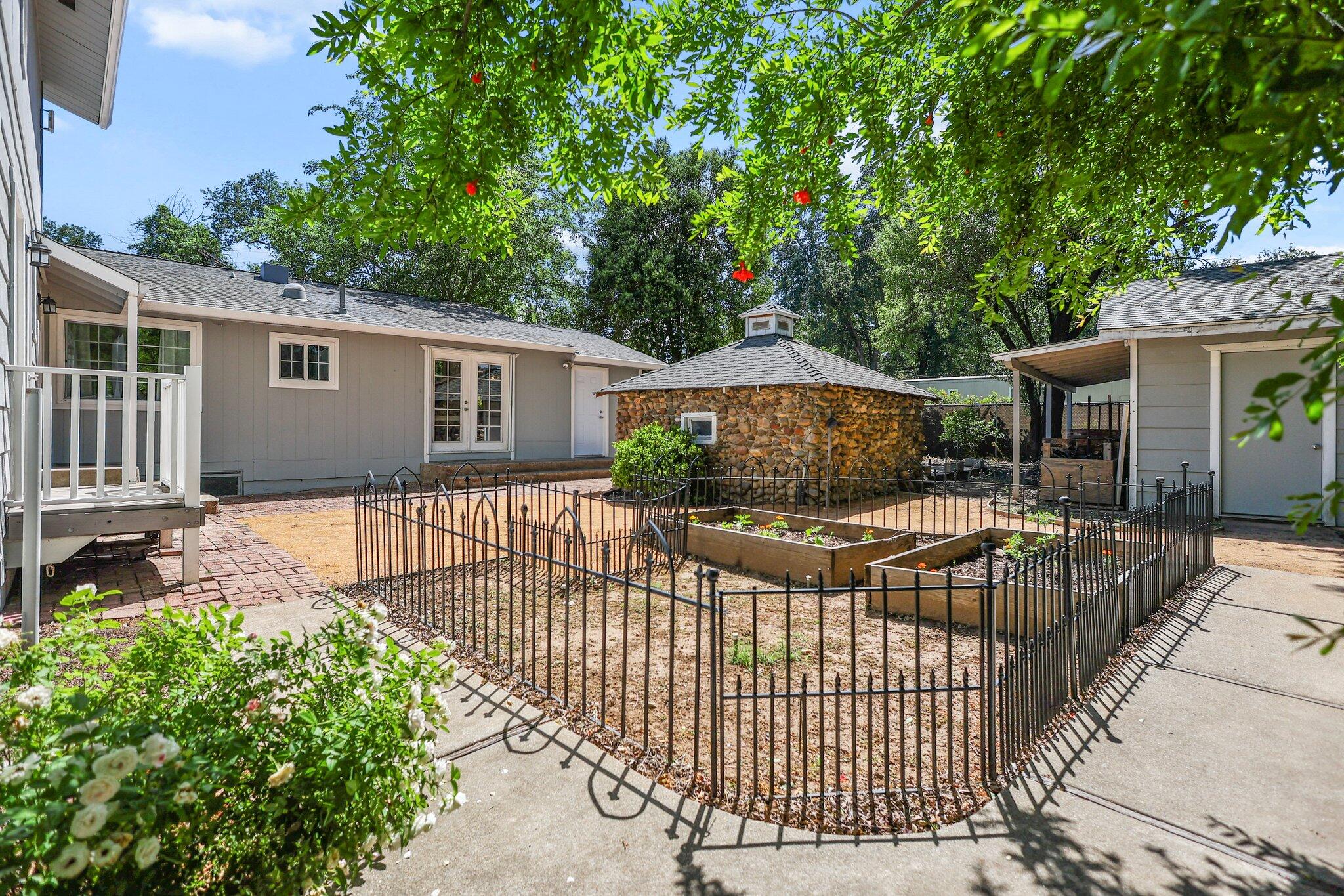 19186 Knighton Road Redding, CA 96002 - Photo 29 of 50 51-web-or-mls-8Q0A9814