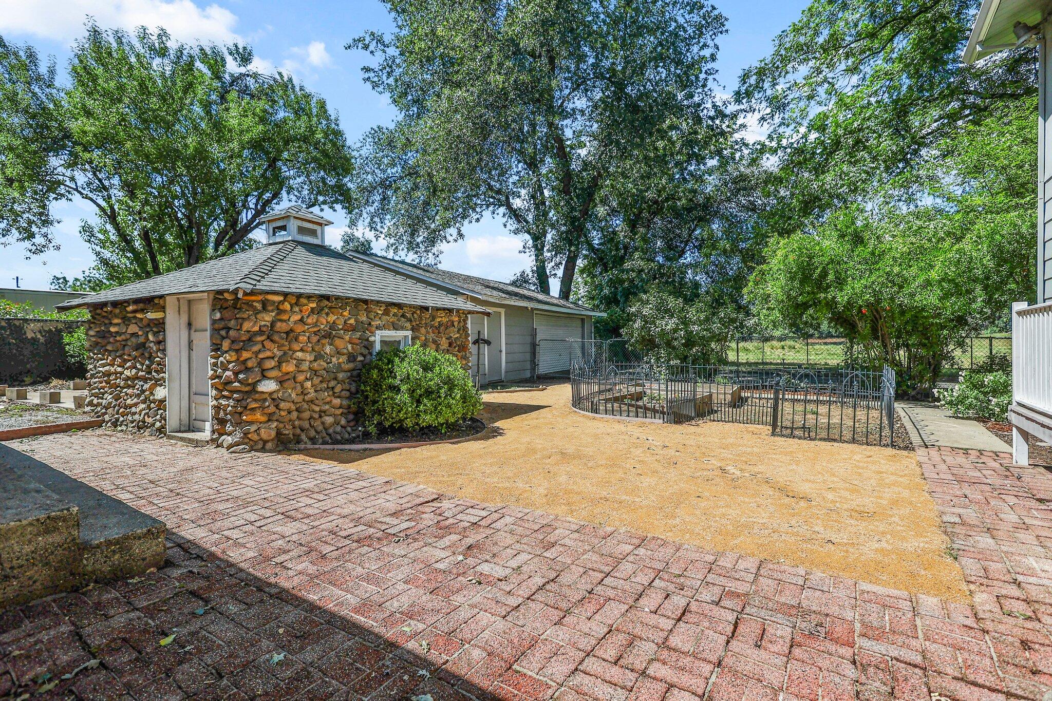 19186 Knighton Road Redding, CA 96002 - Photo 30 of 50 52-web-or-mls-8Q0A9819