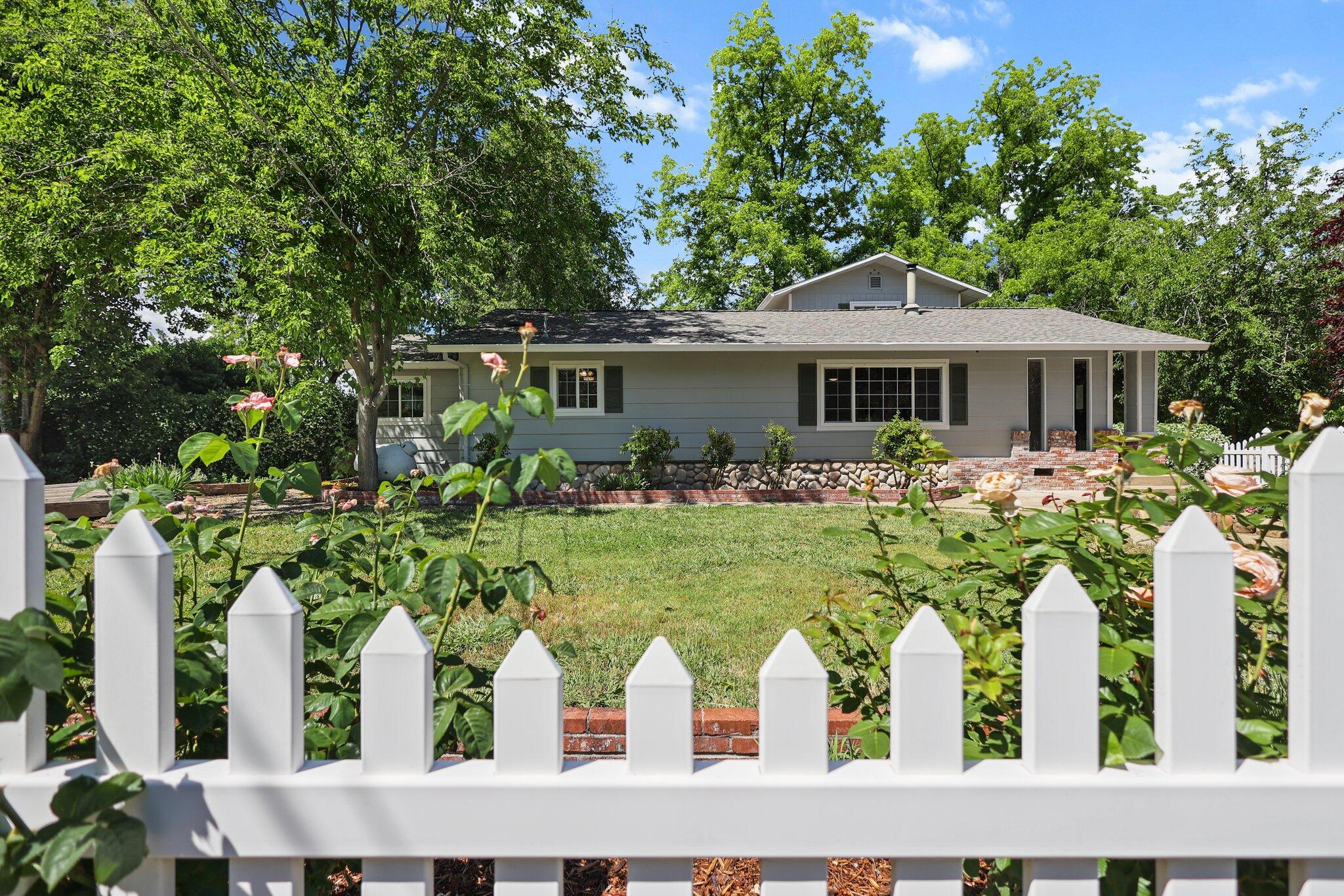 19186 Knighton Road Redding, CA 96002 - Photo 41 of 50 Character
