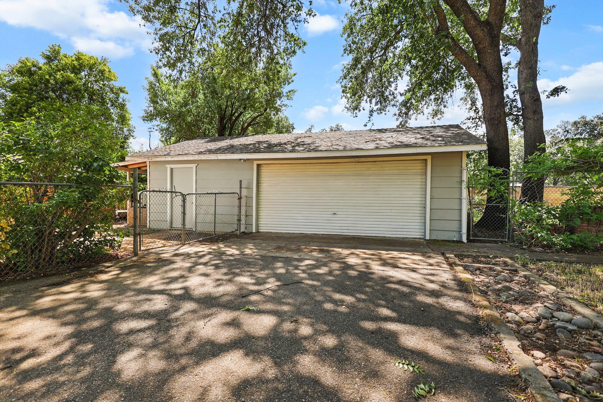 19186 Knighton Road Redding, CA 96002 - Photo 49 of 50 Shop/garage