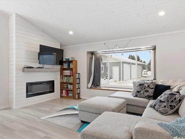 $459,999 | 3775 32nd Street Southwest, Pine River, MN 56474