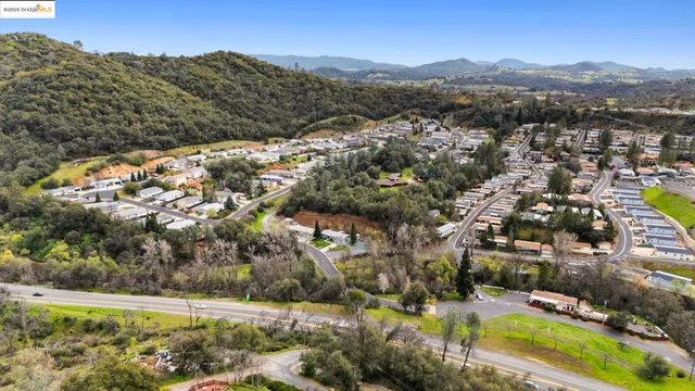 an aerial view of residential house and lake view