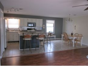 366 Carlton Road Bristol, TN 37620 - Photo 2 of 14 Bright Remodeled Kitchen