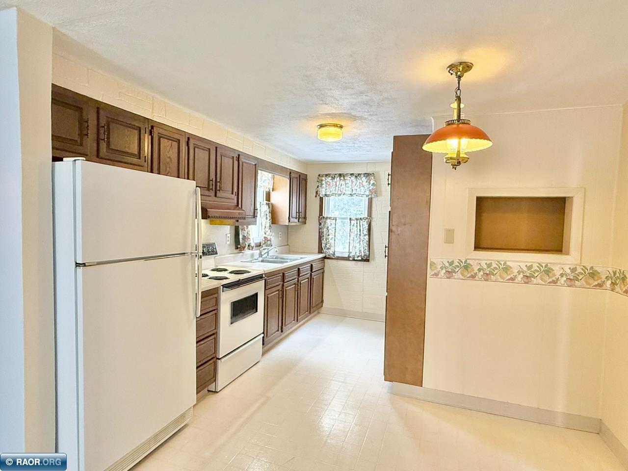 5495 Daffodil Avenue Virginia, MN 55792 - Photo 6 of 37