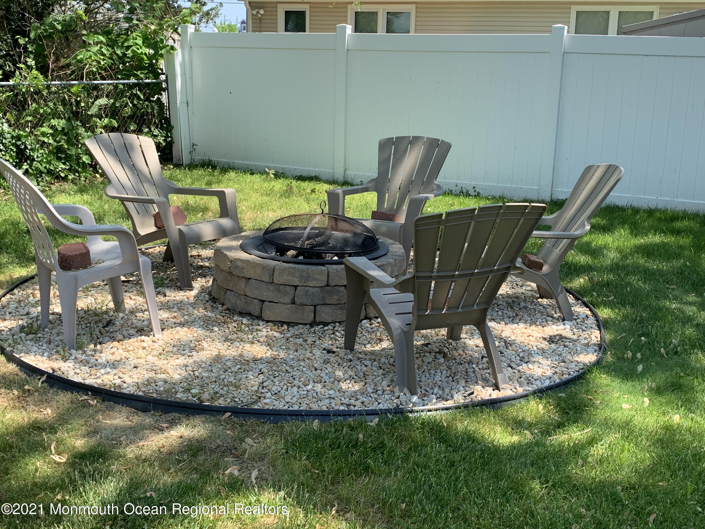 117 Foster Road Toms River, NJ 08753 - Photo 25 of 35 RELAX...