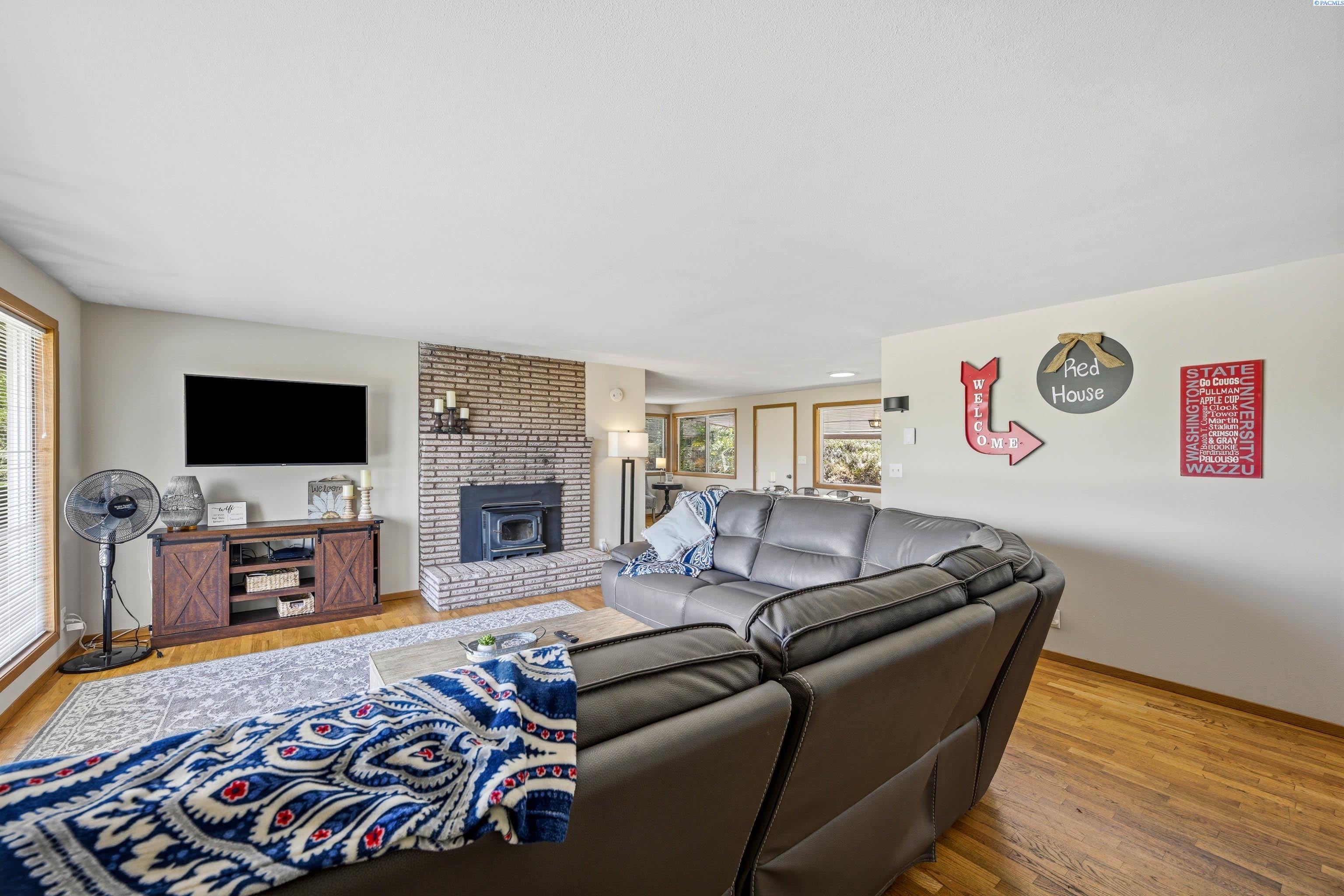 1825 Northeast Valley Road Pullman, WA 99163 - Photo 4 of 34 Gallery Image 4