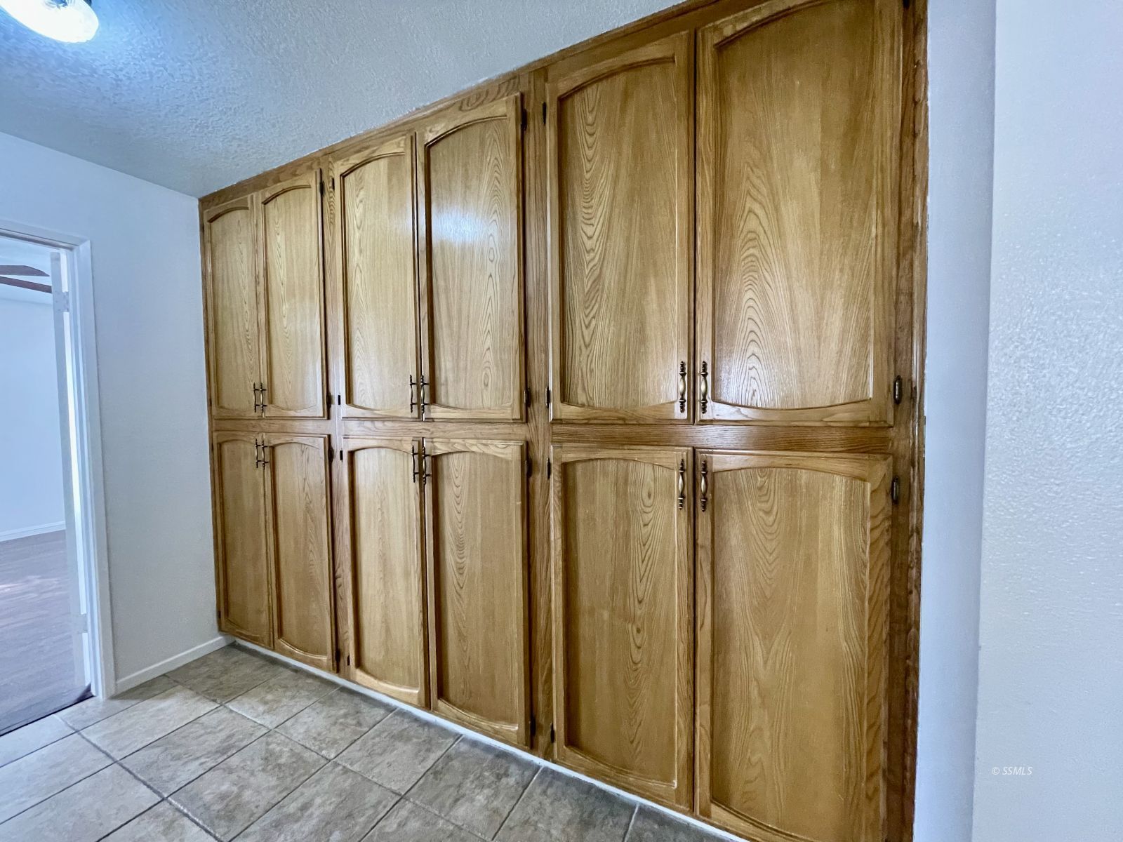 225 Michele Street Ridgecrest, CA 93555 - Photo 17 of 36 a view of a garage