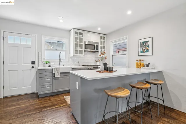 $624,000 | 4170 Emerald Street, Unit 4, Oakland, CA 94609