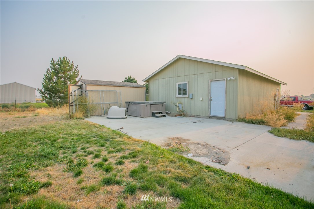 10285 Idano Road Northeast Moses Lake, WA 98837 - Photo 2 of 22 Gallery Image 2