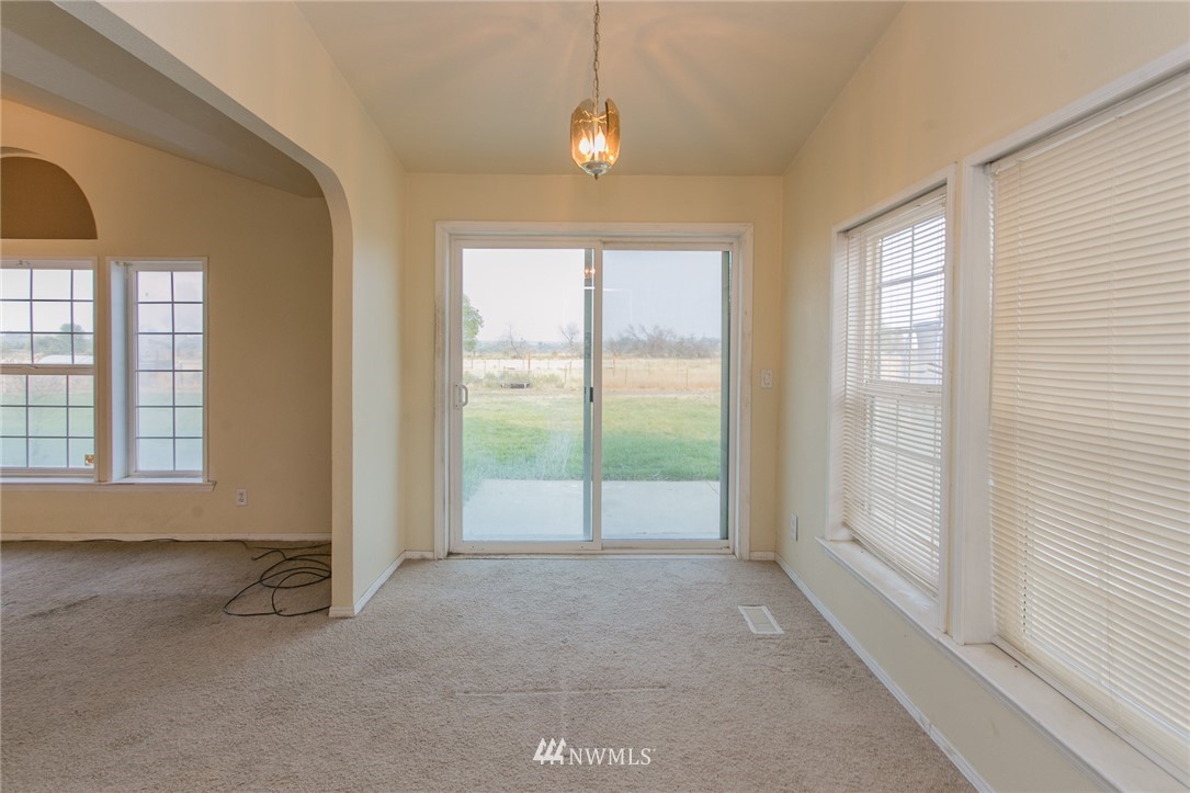 10285 Idano Road Northeast Moses Lake, WA 98837 - Photo 4 of 22 Gallery Image 4