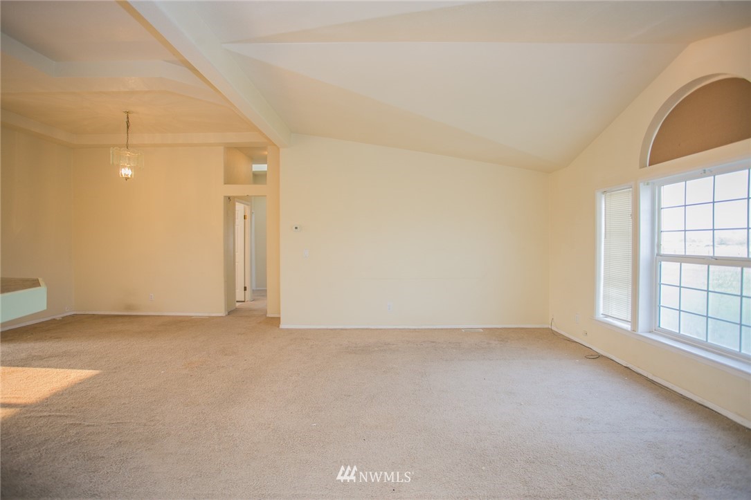 10285 Idano Road Northeast Moses Lake, WA 98837 - Photo 5 of 22 Gallery Image 5