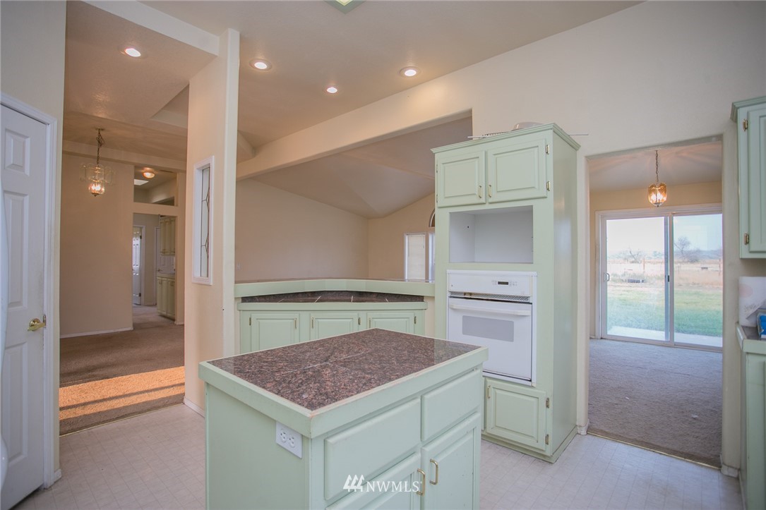 10285 Idano Road Northeast Moses Lake, WA 98837 - Photo 8 of 22 Gallery Image 8